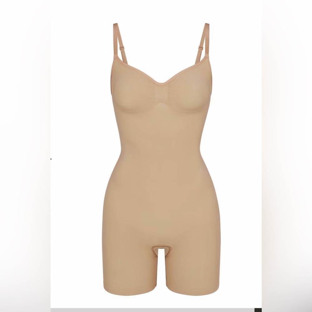 SKIMS Seamless Sculpt Mid Thigh Bodysuit – Nude – Size S NWOT